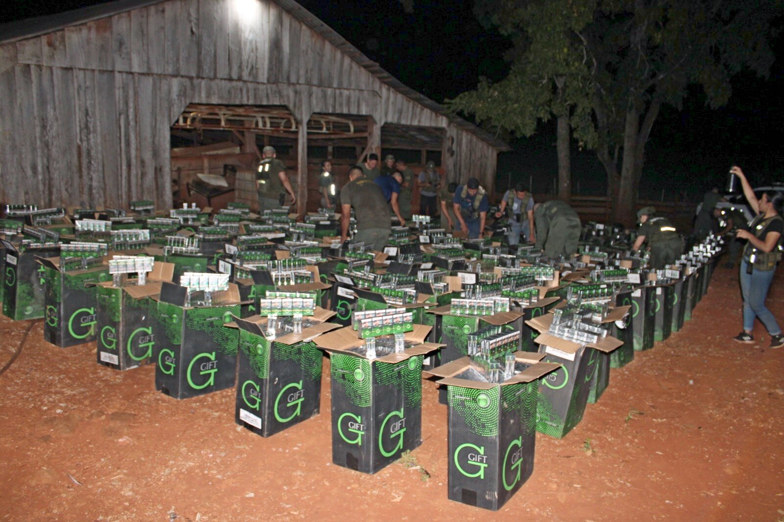 Gendarmería incautó más de 228 mil paquetes de cigarrillos en dos operativos en San Vicente y El Alcázar